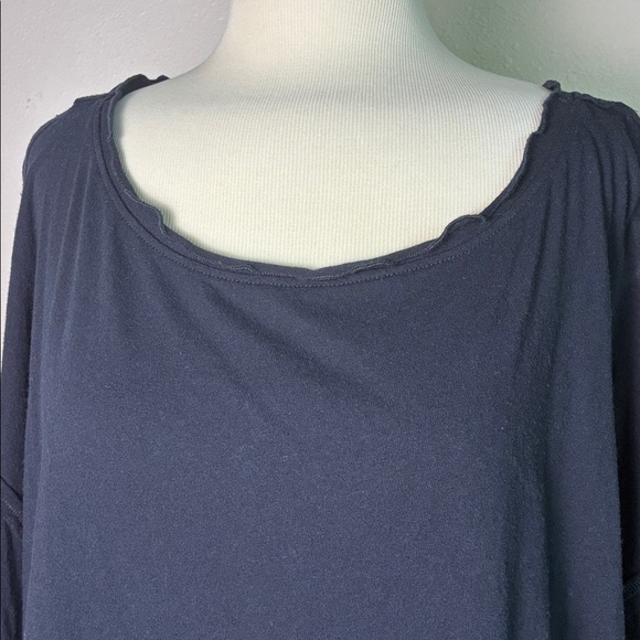 New FREE PEOPLE WE THE FREE Black Medium Long Bell Sleeve Lettuce Hem Crop Top‎ - Picture 2 of 11